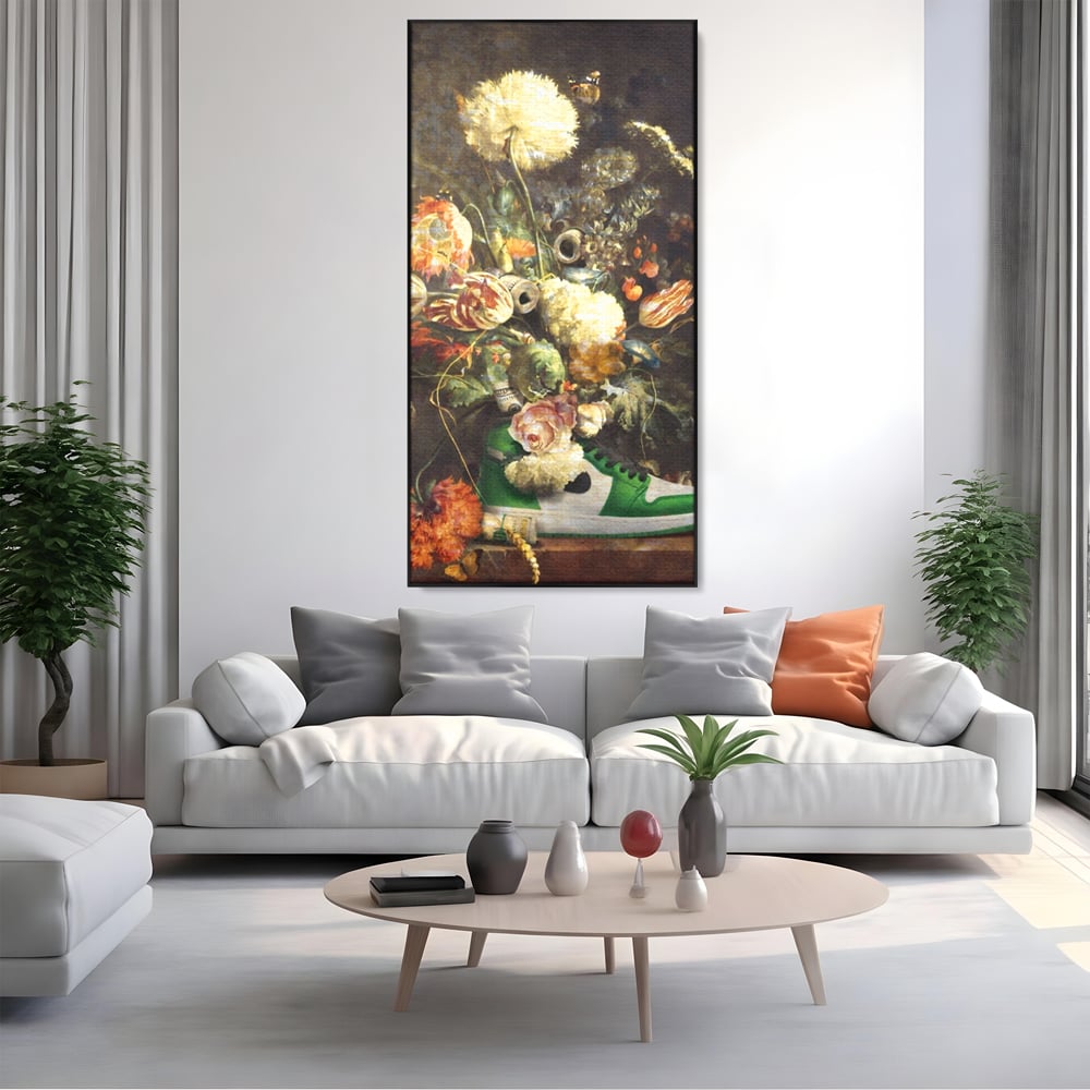 Tablou canvas cu tablou canvas cu pantof sport si flori, in rama de aluminiu negru, pe perete intr-un living